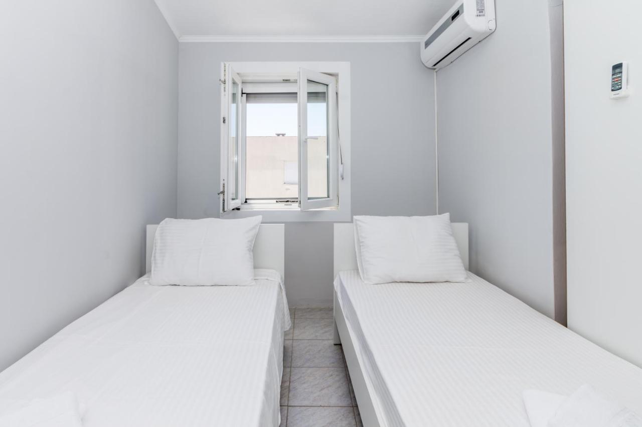Apartments Dovana Каштела Екстер'єр фото