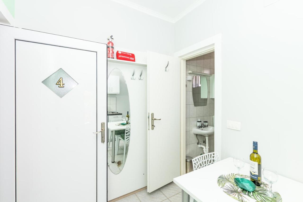 Apartments Dovana Каштела Екстер'єр фото