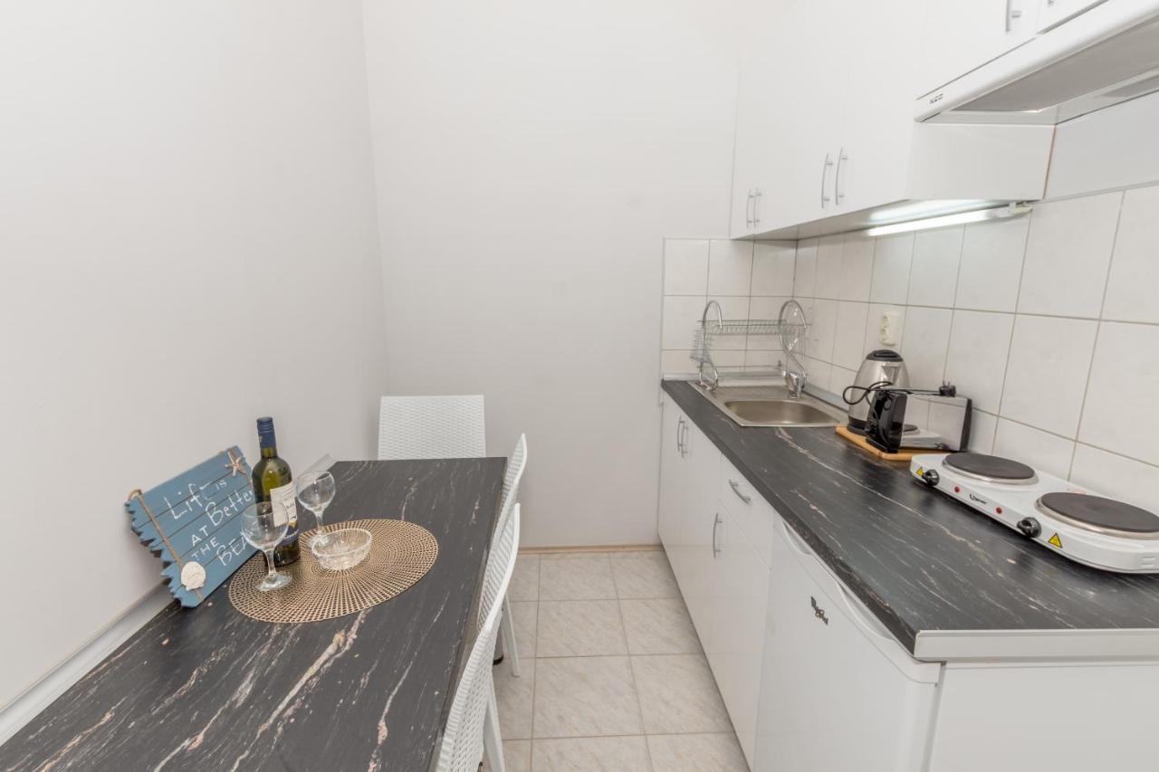Apartments Dovana Каштела Екстер'єр фото