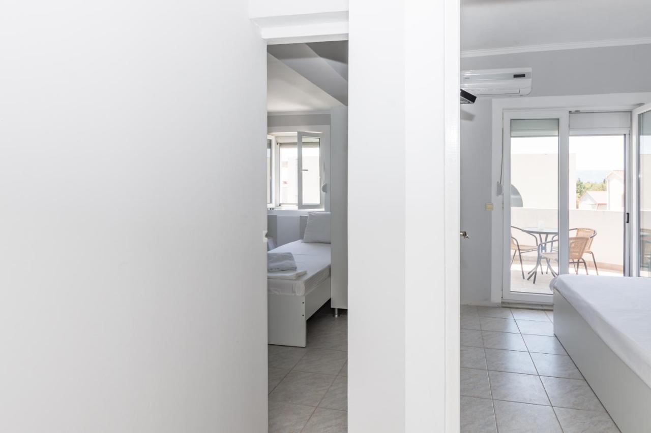 Apartments Dovana Каштела Екстер'єр фото