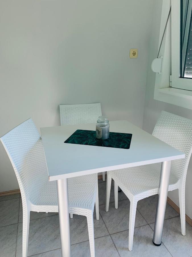 Apartments Dovana Каштела Екстер'єр фото